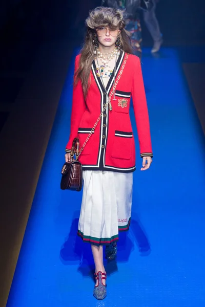 Look 19